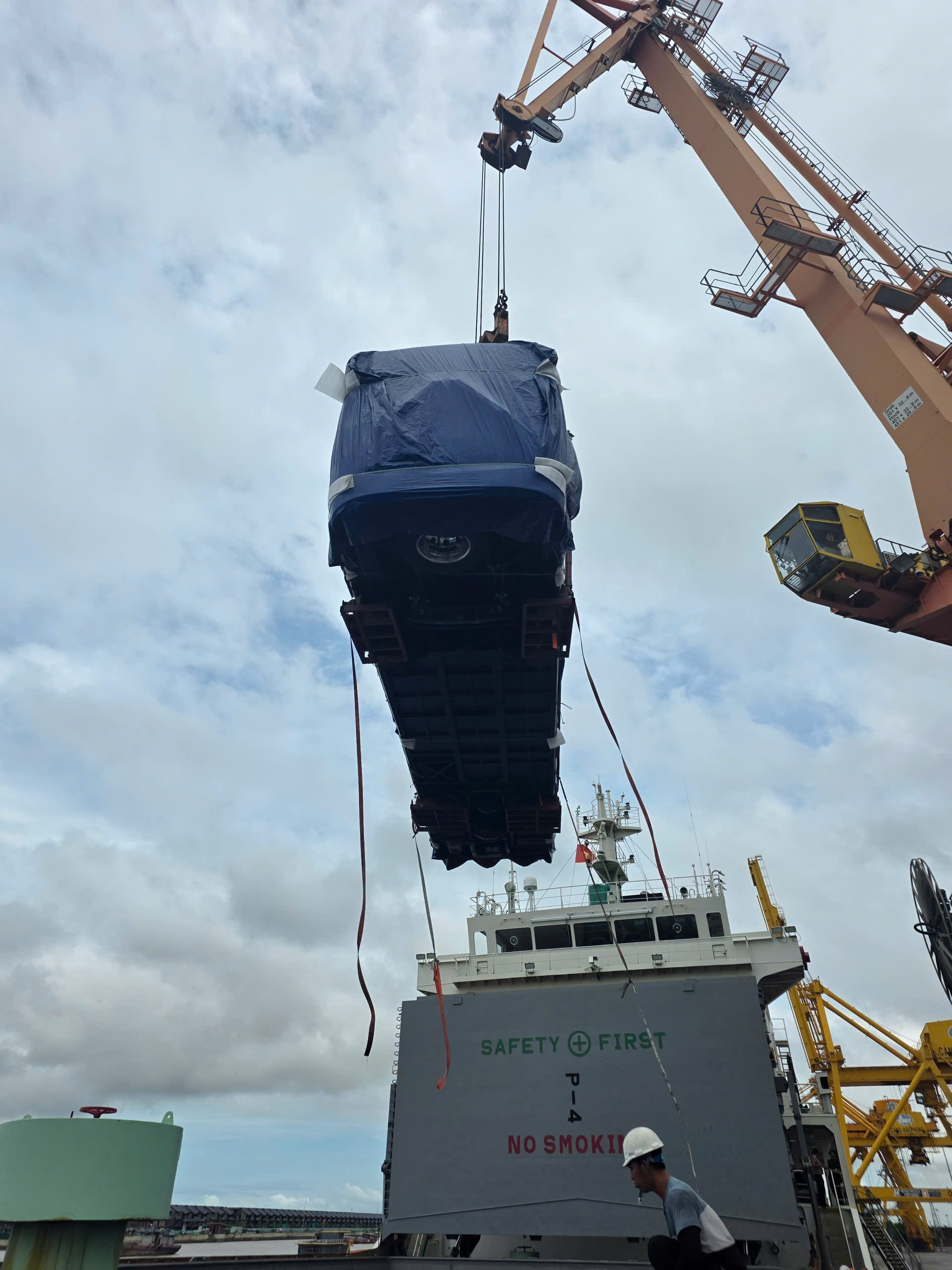 Novastar achieved success in the Vietnam 80th National Day logistics program by shipping 500 vehicle packs to Uganda.