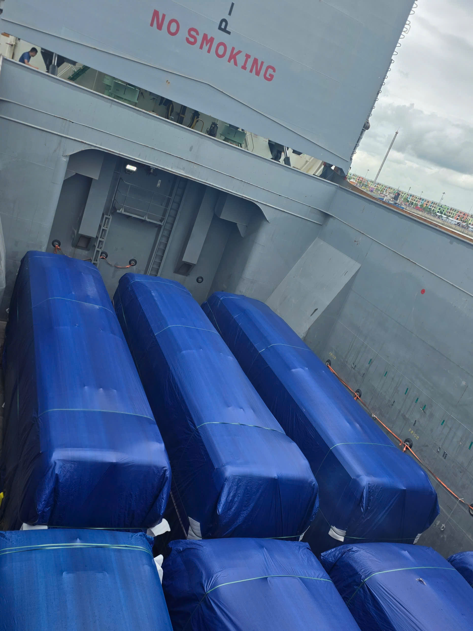 Through the anniversary project, Novastar managed the smooth shipment of 500 military and civilian vehicle packs to Uganda.